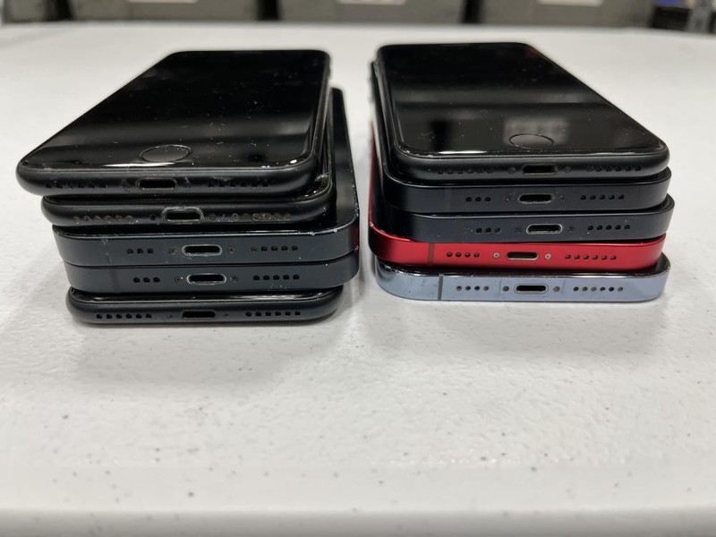 Apple iPhone 12, 13, 13 Pro Max, 14 Plus, SE (3rd Gen) - Lot of 10 gallery