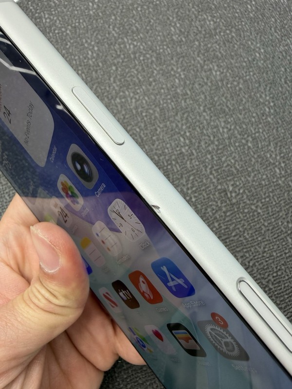 iPhone 17 Pro Max 2Tb Silver (AT&T Carrier Only) gallery