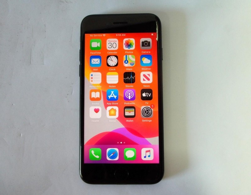 Apple iPhone 7 A1778 32GB (AT&T) Black Touchscreen Smartphone