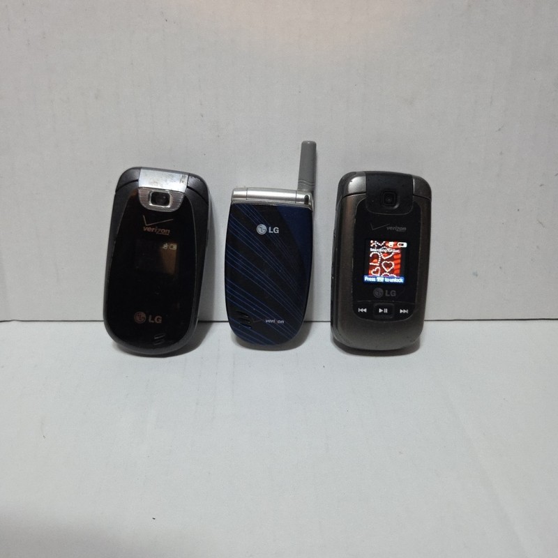 3 Lg Flip Phones-1 Lg Clout,1 L G Revere,and Vx3300 & 1 Charging Cord (Verizon)