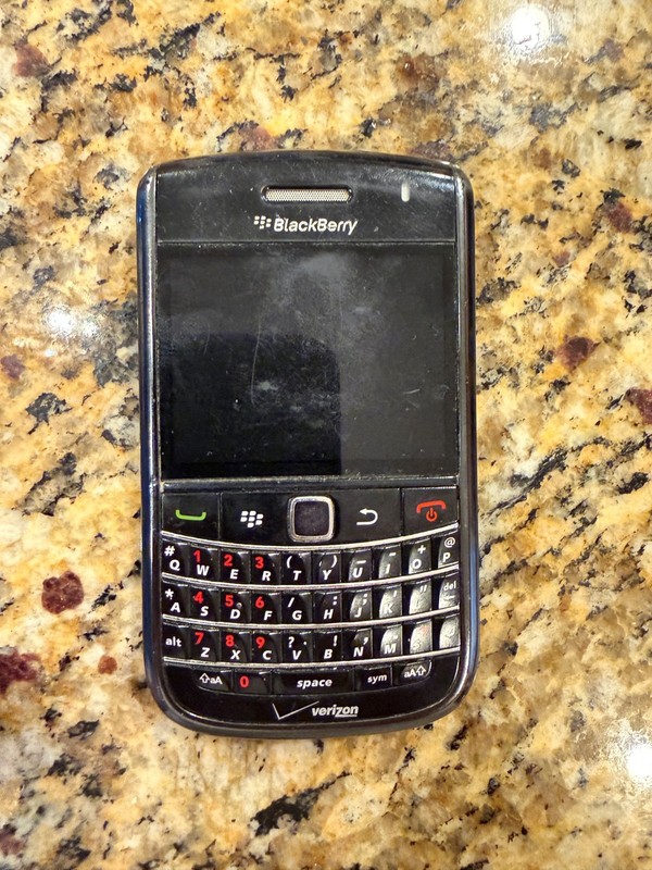 BlackBerry Bold 9650 Verizon CDMA Bar Smartphone Black 512MB 5MP Camera