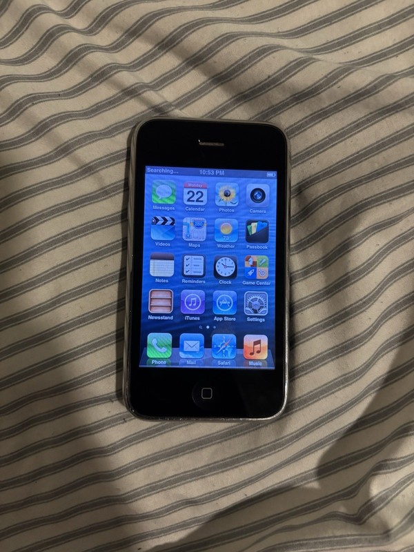 Apple iPhone 3GS – 8 GB – Black (AT&T)