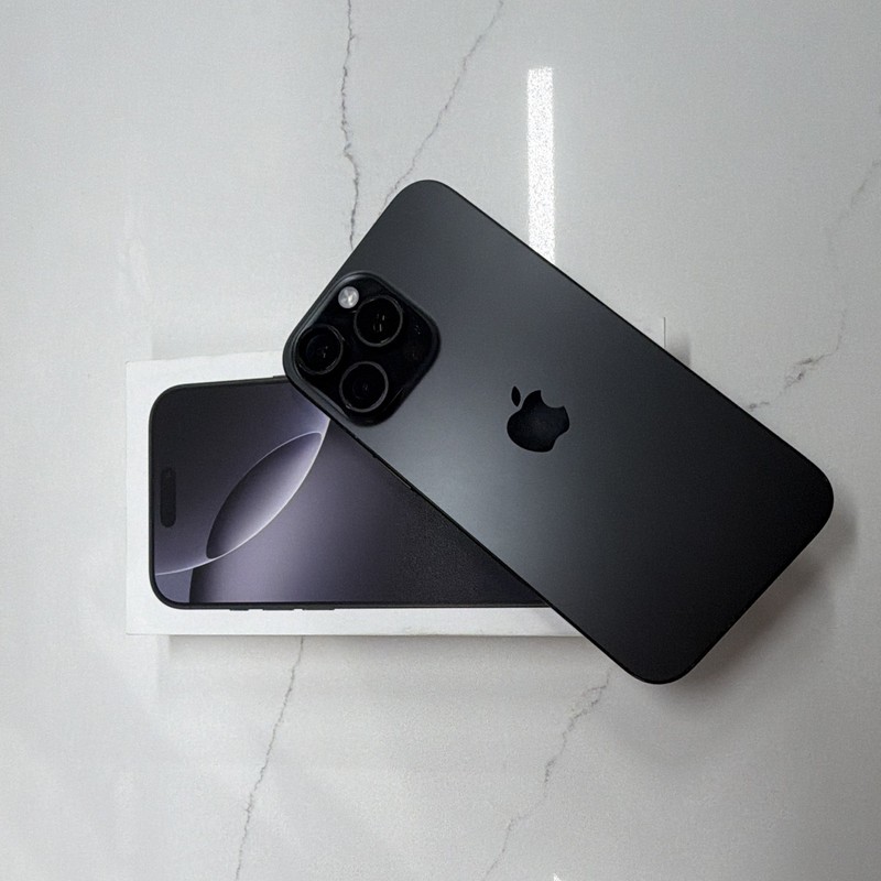 Apple iPhone 16 Pro Max 512GB Black Titanium with box read description