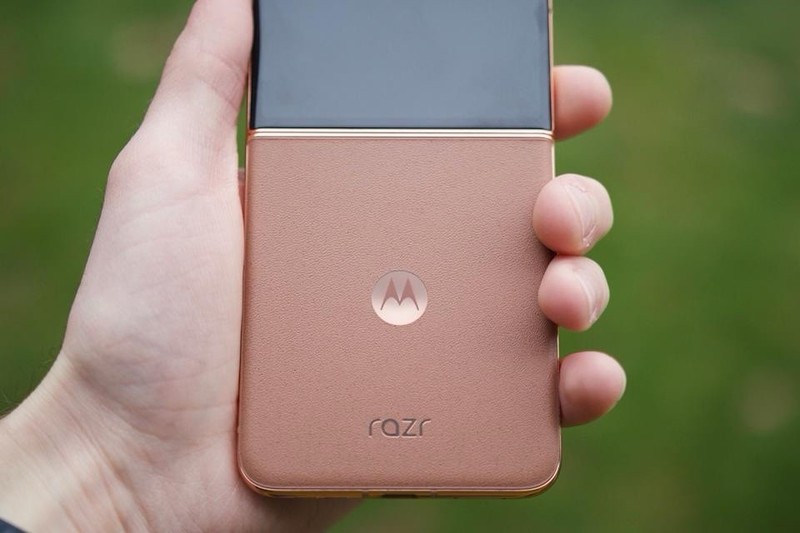 Motorola RAZR Plus (2024) Unlocked Smartphone Mocha Mousse, 256GB