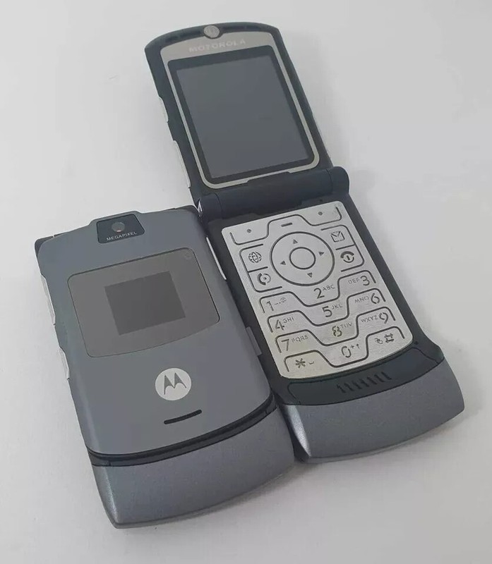 Unlocked Motorola RAZR V3 Retro Flip Phone - Pristine GRADE A+ gallery
