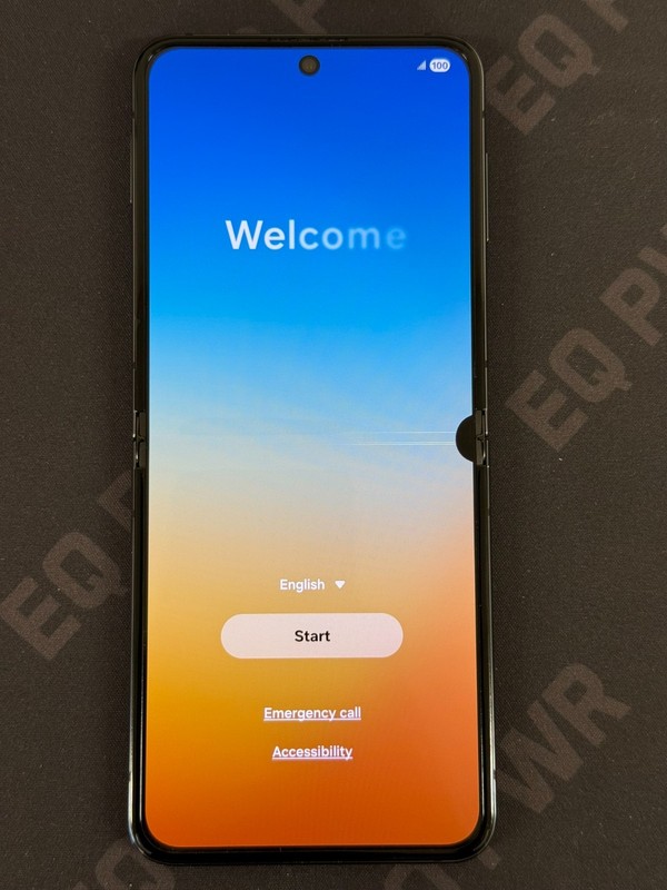 Samsung Galaxy Z Flip 5 256GB SM-F731U Unlocked GSM CDMA (Black Spot) SL516