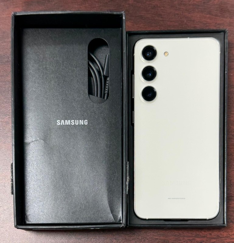 Pre-Owned 8/10 – Samsung Galaxy S23 5G 128GB SM-S911U Unlocked – Cream