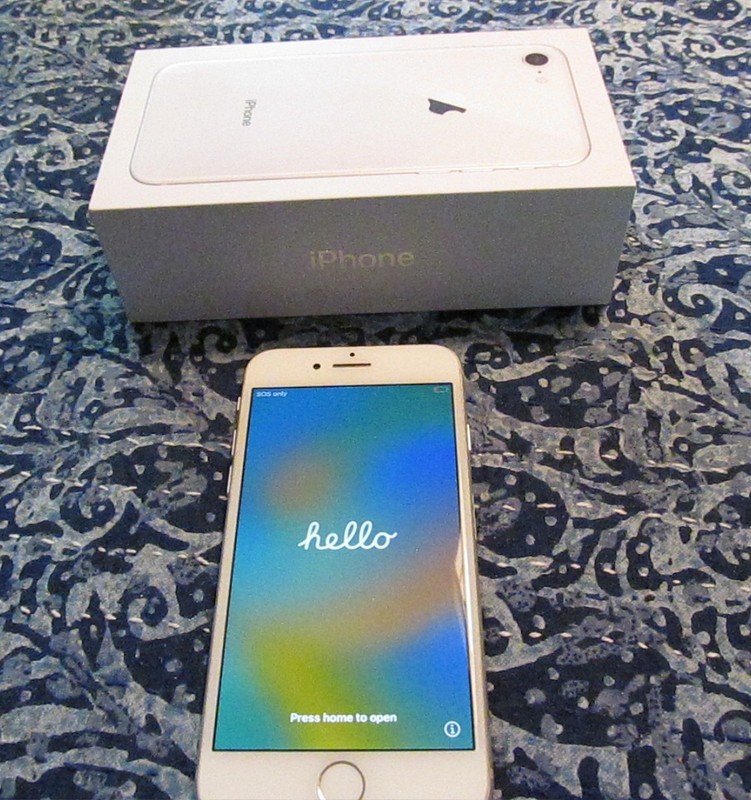 Apple iPhone 8 - 64 GB - Silver /White (CDMA+GSM) Unlocked – Model A1863