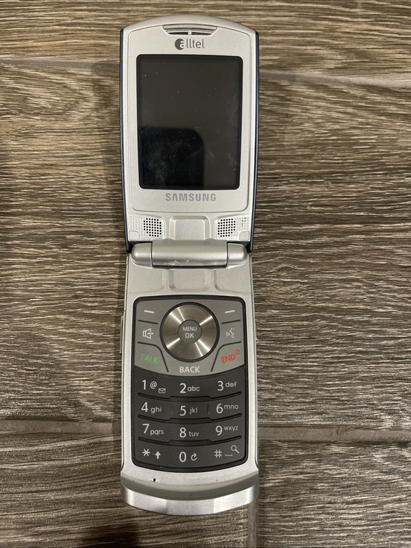 Samsung SCH-R500 Red/Silver Flip Phone (Alltel) gallery