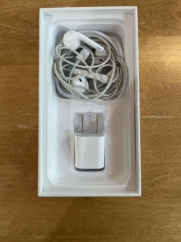 Apple iPhone SE - 64GB - Space Gray (Verizon) A1662 (CDMA + GSM) gallery