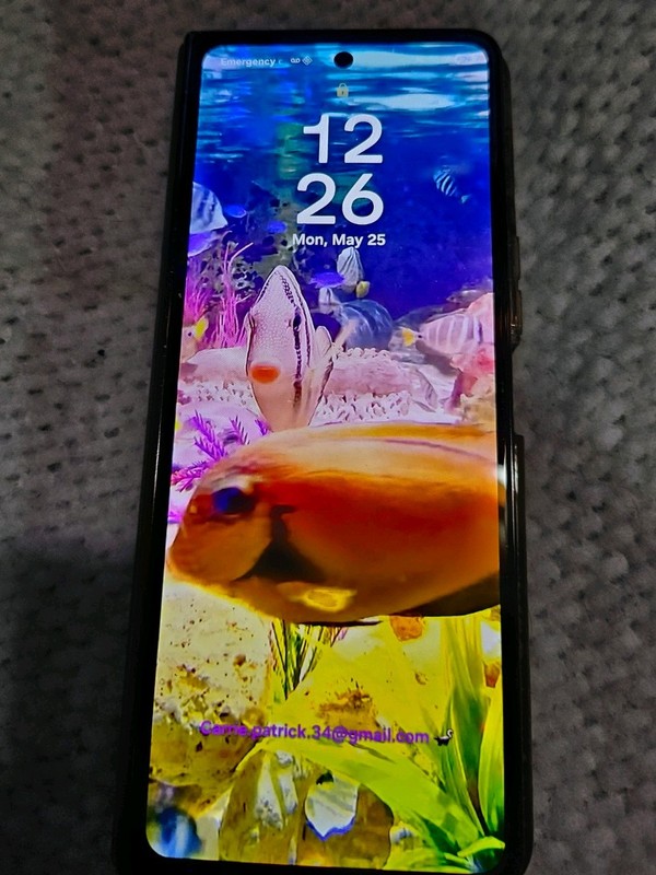 Blk Samsung Galaxy Z Fold4 w/ S-PEN Unlocked – Wont open all the way flat.