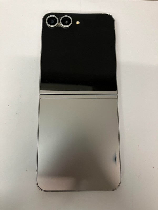 Read* Samsung Galaxy Z Flip6 5G - 256GB - Silver Shadow (AT&T) ~m1867 gallery