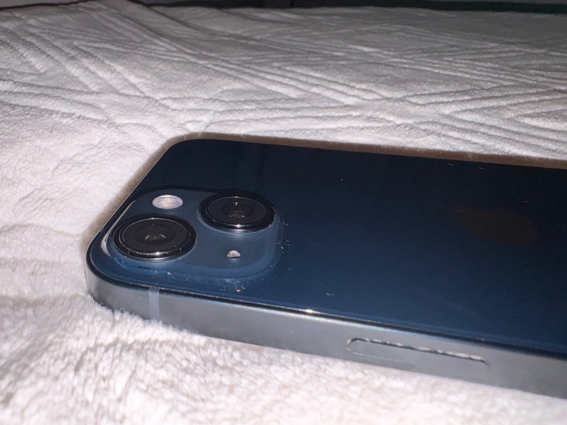 Apple iPhone 13 - 128 GB - Blue (Sim locked to T-Mobile) gallery