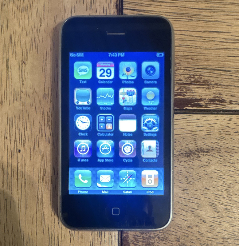 Rare iPhone 3g iOS 2.0