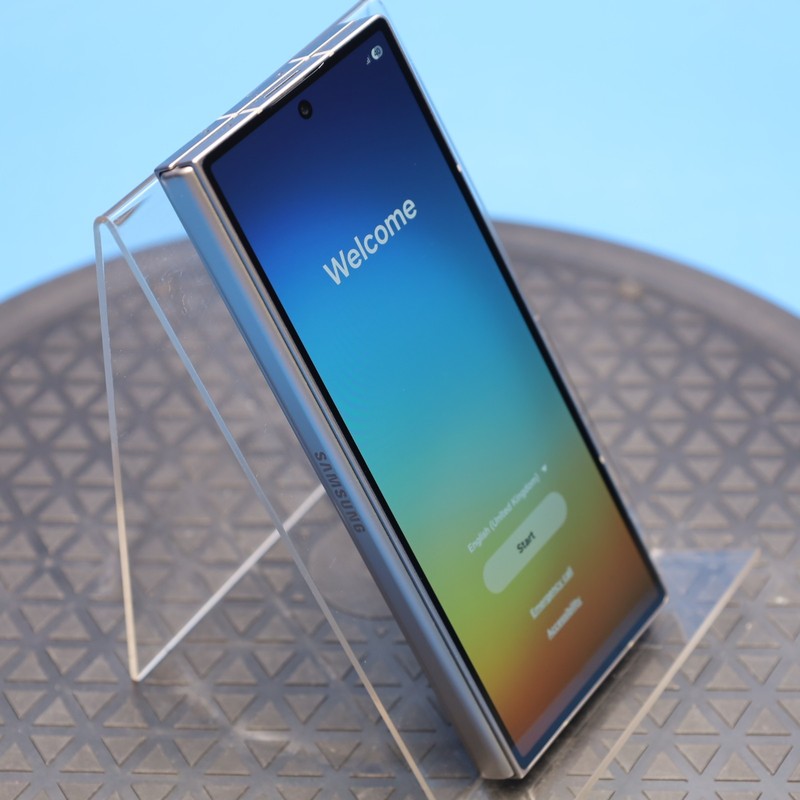 Samsung Galaxy Z Fold6 - 256 GB - Silver Shadow (Unlocked) gallery