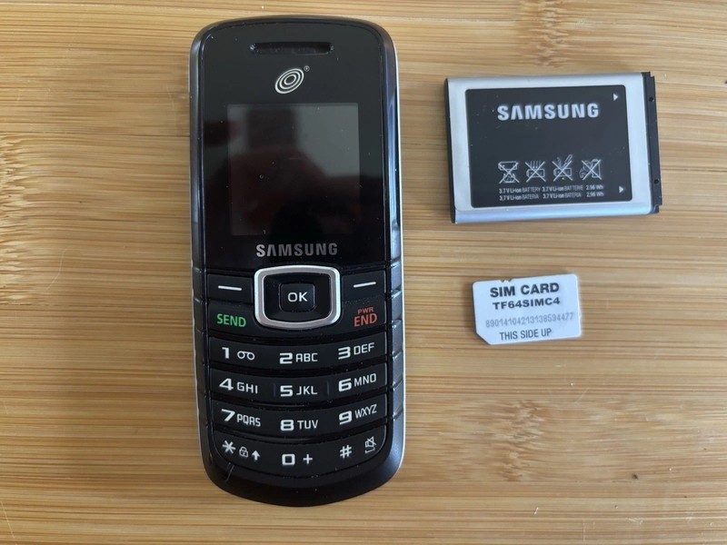 Samsung Model SGH-T105G Tracfone Black and Silver Untested As-Is With Sim Card