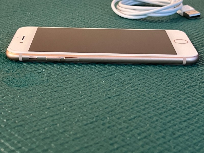 Apple iPhone 8 - 64GB - Gold (Unlocked) A1905 (GSM) gallery