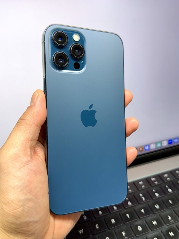 Apple iPhone 12 Pro Max 256GB Factory Unlocked Pacific Blue (Bad Rear Cam) #3088