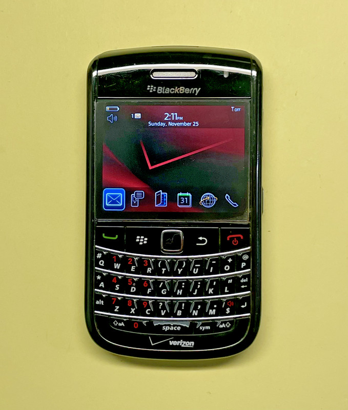 BlackBerry Bold / Tour 9650 – Black and Silver ( Verizon ) Smartphone