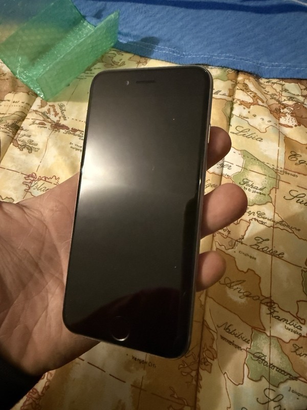 Apple iPhone 6 - 16GB - Space Gray (Unlocked) gallery