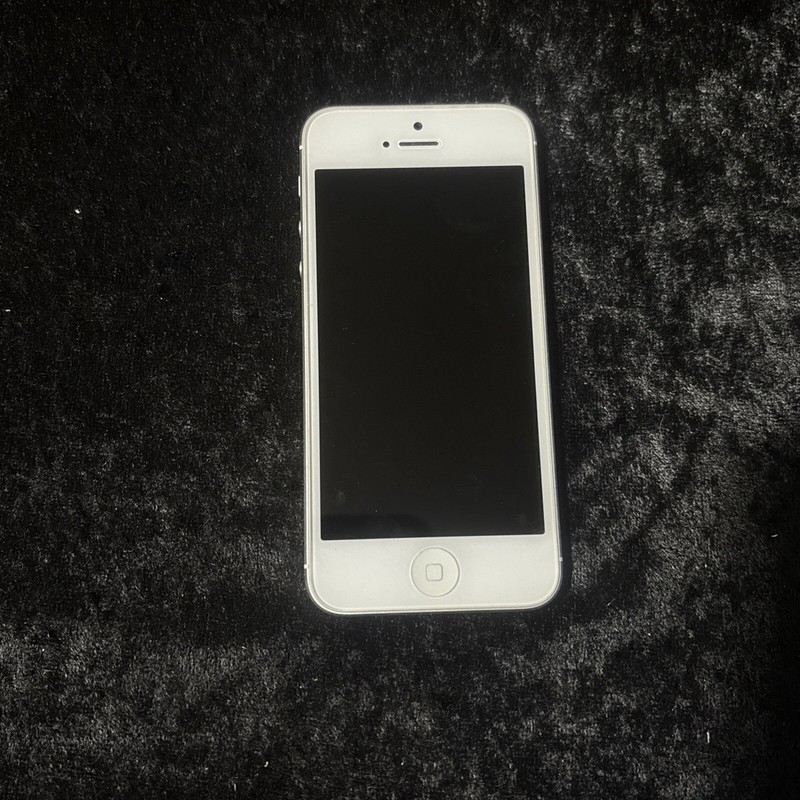 Apple iPhone 5c – 16GB – White (Unlocked) A1428 (GSM) (CA) Working.