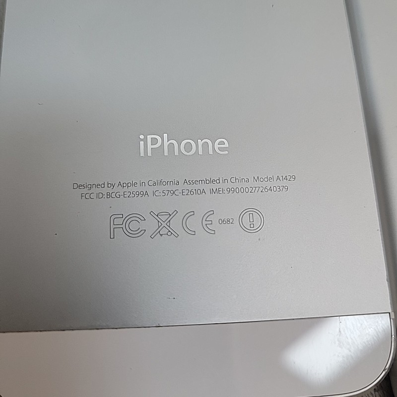 Lot of 2 Apple iPhones iPhone 7 32GB Silver + iPhone 5 16GB FOR PARTS ONLY, READ gallery