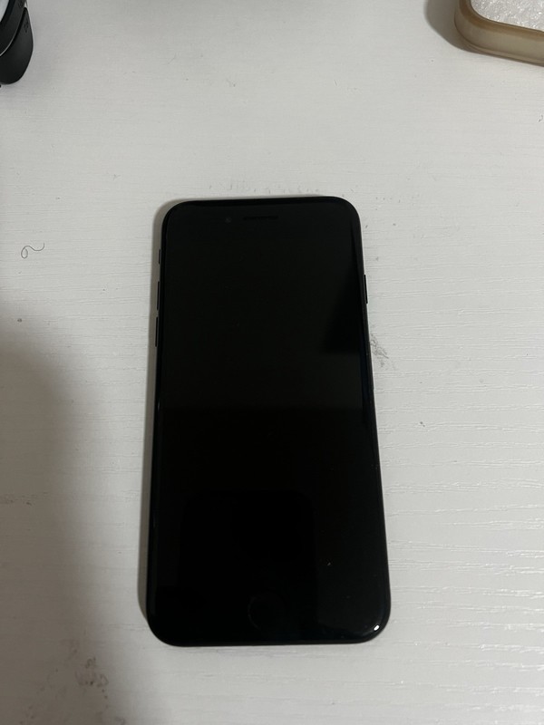 Apple iPhone 7 - 32GB - Matte Black (Unlocked) iOS 14.4 - 87% Battery Health gallery