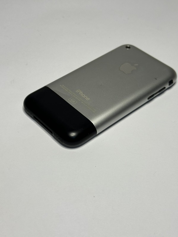 Apple iPhone 1st Generation - 8GB - Black A1203 (GSM) 2G MA712LL/A gallery