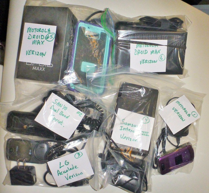 Cell phone package, Motorolla, Sanyo, Samsung LG Total 7 phones + accessories