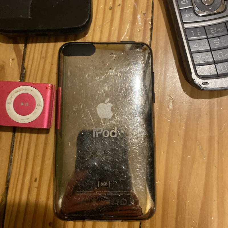 7 Flip Phones lot, iPod Shuffle, iPod Touch, Battery, Untested Read Description gallery