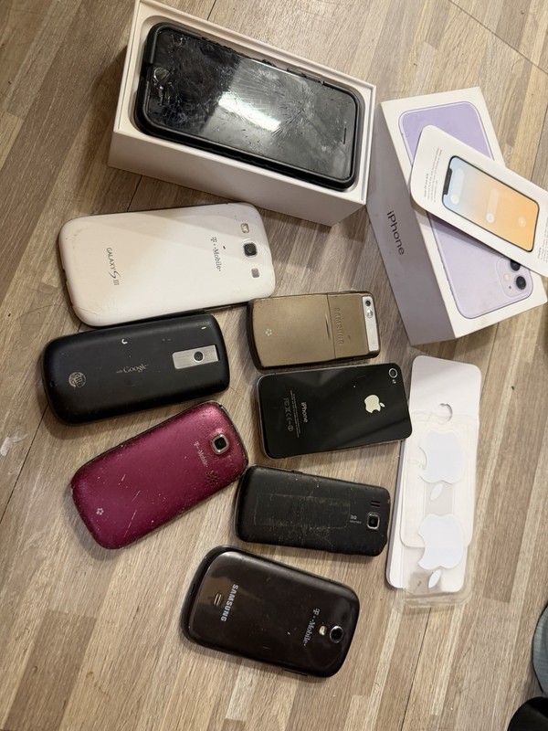 Apple iPhone Samsung Galaxy T-Mobile AT&T Cell Phone Lot Vintage Untested Parts
