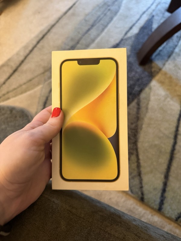 Apple iPhone 14 128GB Yellow A15 Bionic 12MP GSM Unlocked A2649 gallery