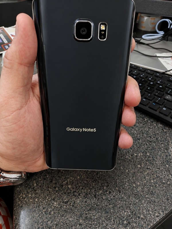 Samsung Galaxy Note5 - 64 GB - Black Sapphire (Unlocked) gallery