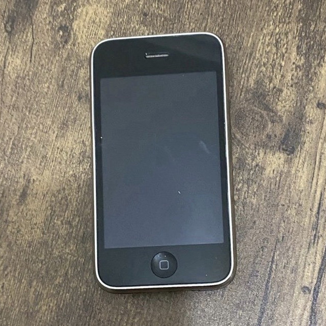 Apple iPhone 3G 128GB Black GSM 2MP Camera iOS Bar Smartphone (Used)