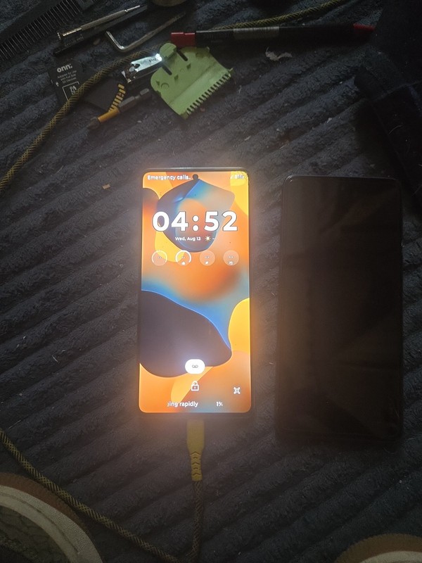 Motorola Moto G Stylus 5G 2024 – 128GB Carmel Latte – (LOCKED) *CRACKED*