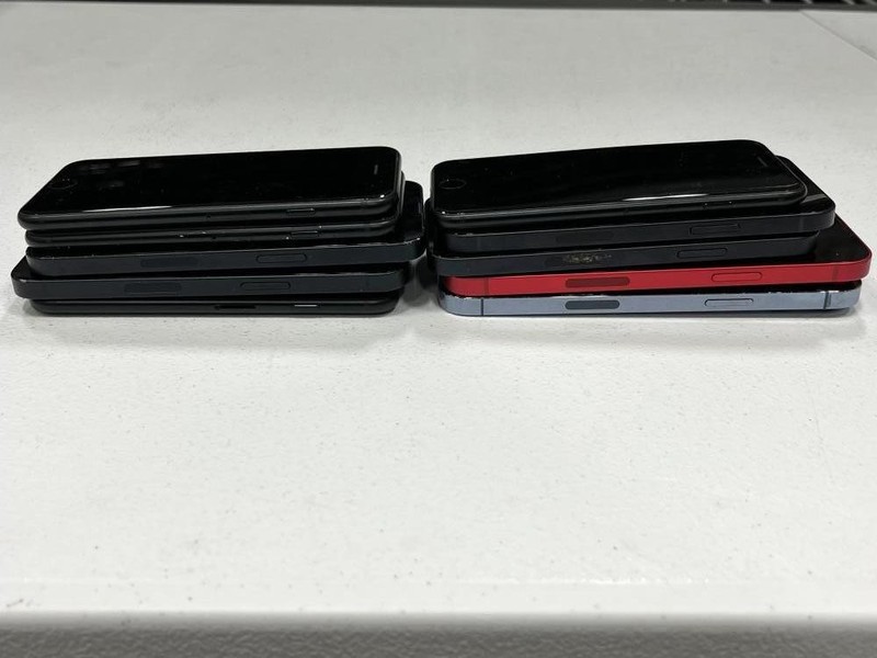Apple iPhone 12, 13, 13 Pro Max, 14 Plus, SE (3rd Gen) - Lot of 10 gallery