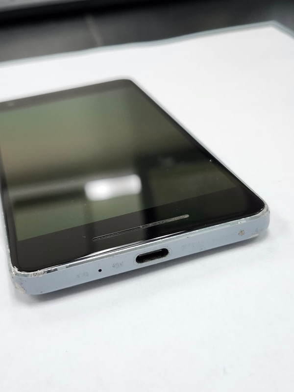 DEFECTIVE - Google Pixel 2 - 64 GB - Blue - Unlocked - G011C - 12400 gallery