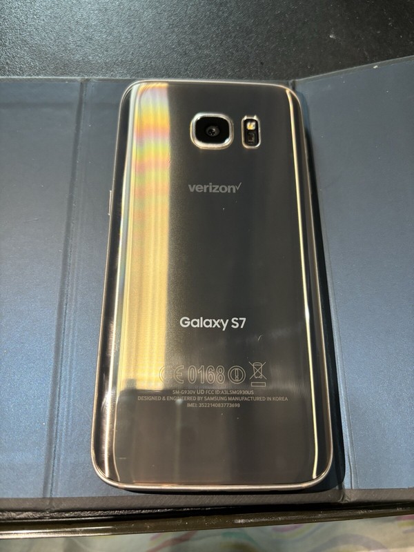 Samsung Galaxy S7 Gold gallery