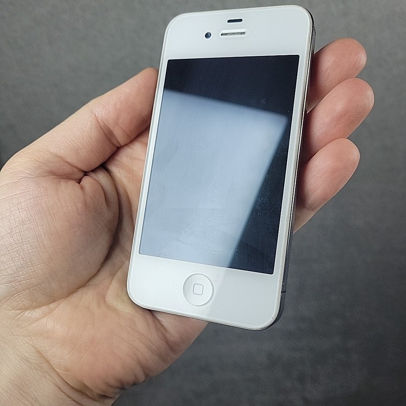 Apple iPhone 4 8GB White Verizon iOS 7.1.2 Tested A1349 Works See Photos gallery
