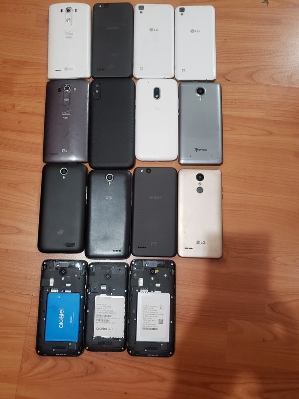 Lot of 15 Mixed Brand LG /and other 32GB/16GB/8GB Smartphone For part