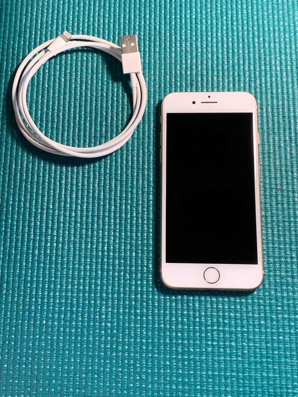Apple iPhone 8 – 64GB – Gold unlocked A1863 (CDMA + GSM)