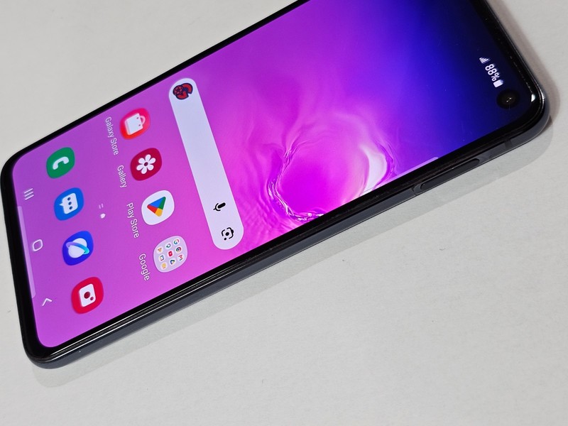 Samsung Galaxy S10e - 128 GB - G970U1 - Prism Black (Factory Unlocked) gallery