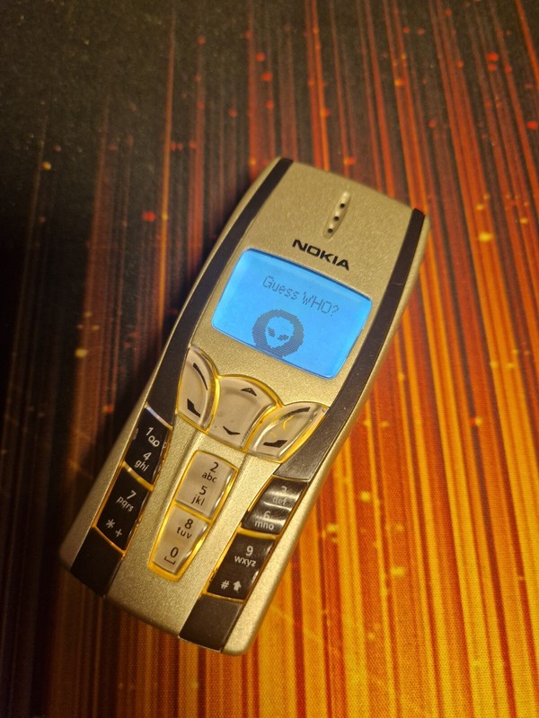 🛸 Nokia 8210 Alien Edition 👽 &lsquo;Guess Who?&rsquo; – Retro Style with a Twist! 🌟✨