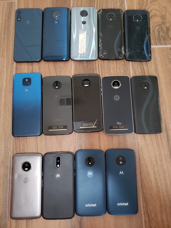 Lot of 14 Moto G7 Power /G Play 2021 and other for parts