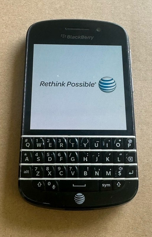 AT&T BlackBerry Q10 16GB QWERTY Touchscreen RFL111LW GSM NFC Vintage READ DESCRI