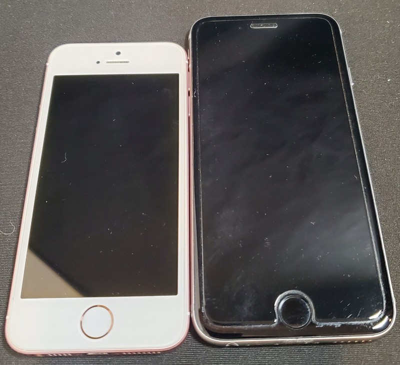 Lot of 2 Iphones A1549 and A1662 SE. Untested. As Is.
